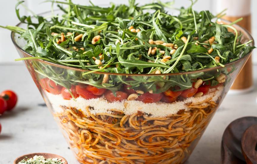 Weltbester italienischer Schichtsalat mit Spaghetti | SoIsstItalien