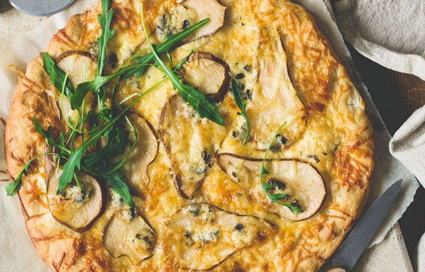 Pizza mit Gorgonzola und Birne: Einfaches Rezept | SoIsstItalien Pizza mit Gorgonzola und Birne: Einfaches Rezept | SoIsstItalien