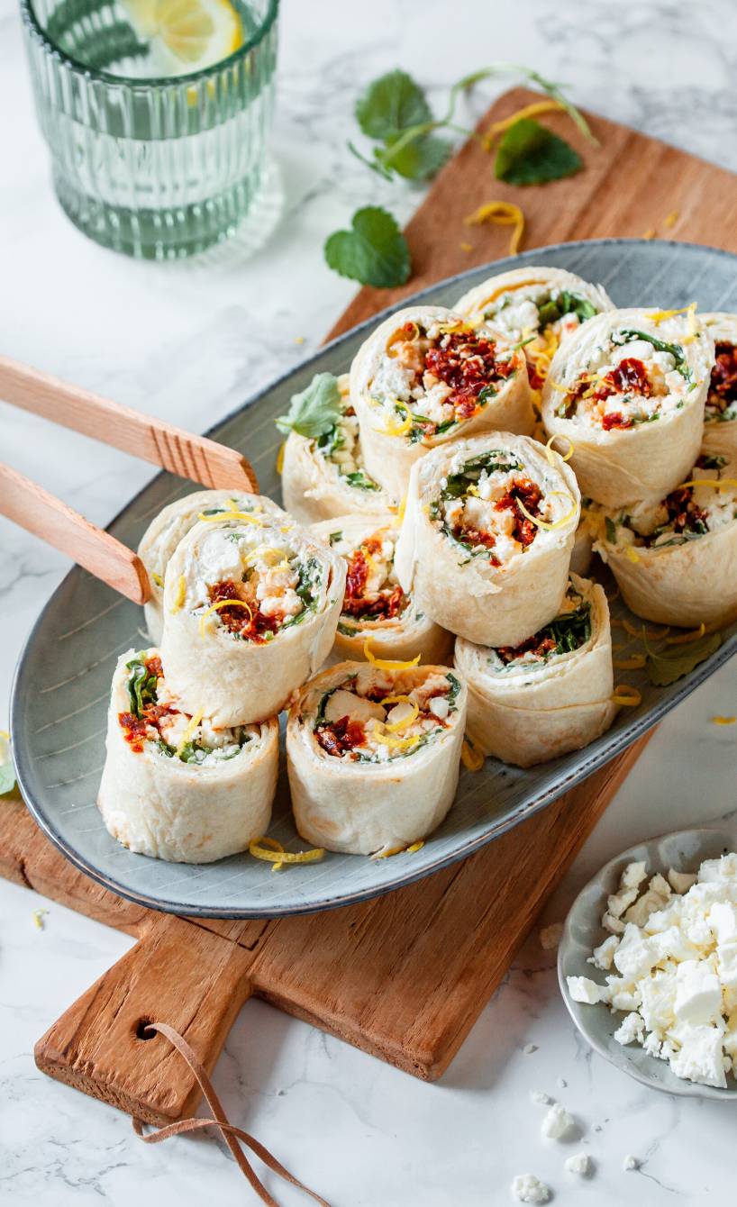 Würzige Tomaten-Frischkäse-Röllchen – schnell gemachter Snack ...