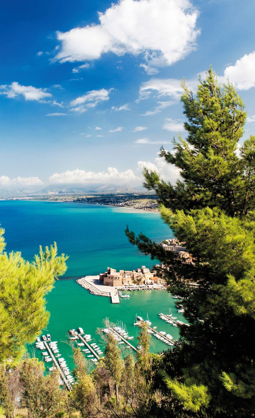Die historische Festung von Castellammare del Golfo wacht bis heute über die Stadt und lädt zur Reise in vergangene Zeiten ein
