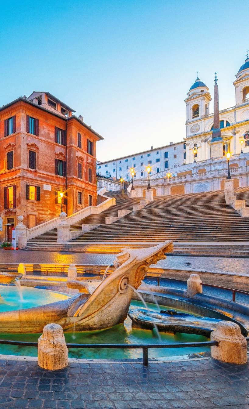 Barkassenbrunnen an der Spanischen Treppe in Rom