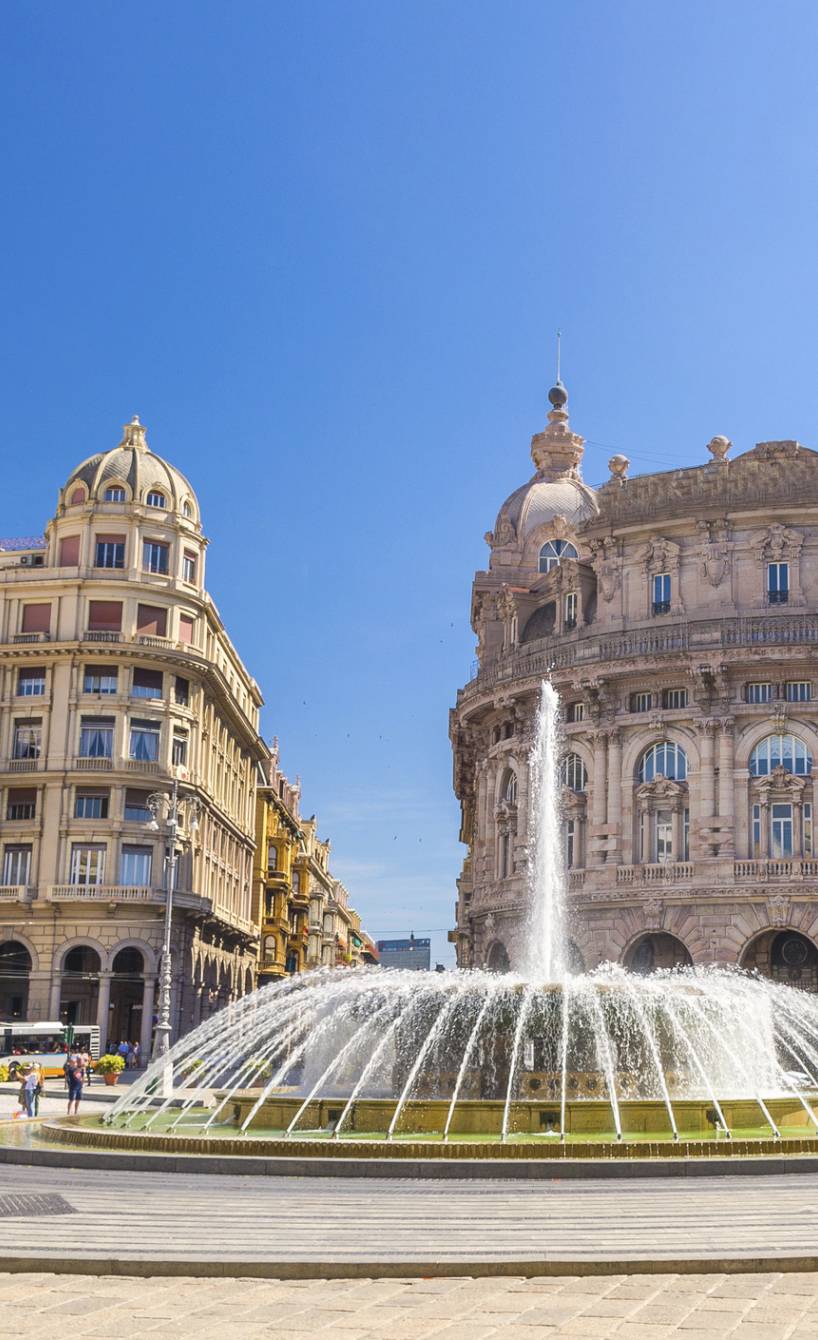 Springbrunnen auf der Piazza Raffaele De Ferrari in Genua, der Hauptstadt der italienischen Region Ligurien