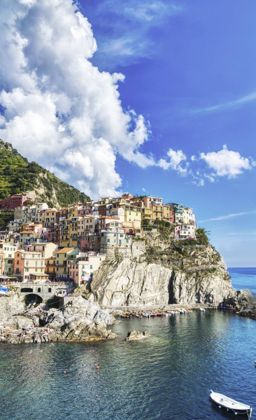 Die Gemeinde Manarola an der Küste der Cinque Terre in Ligurien