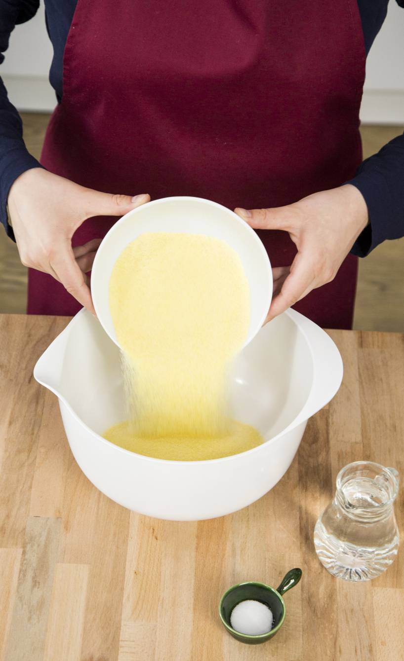 Orecchiette selber machen, Schritt 1: Die Zutaten in eine Schüssel geben