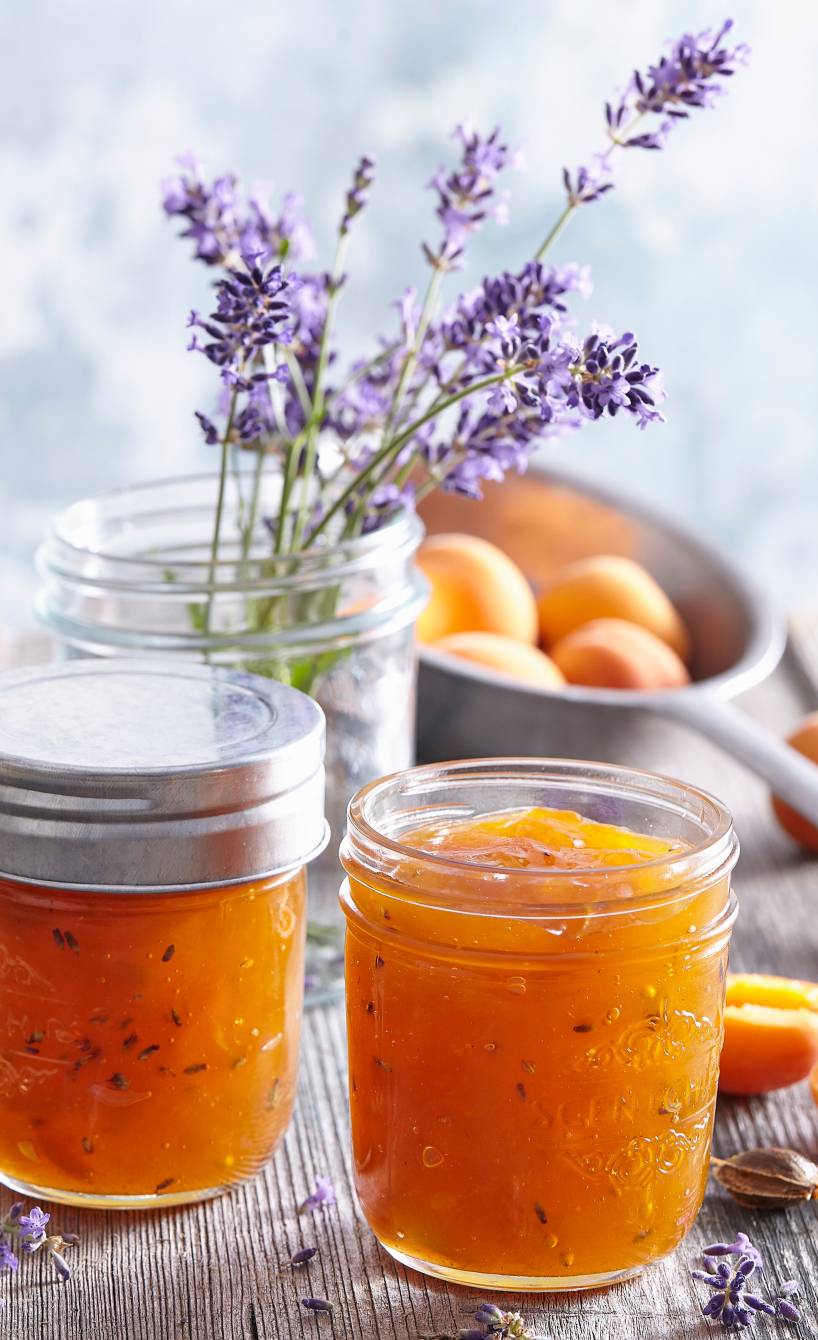 Aprikosenkonfitüre mit Lavendel