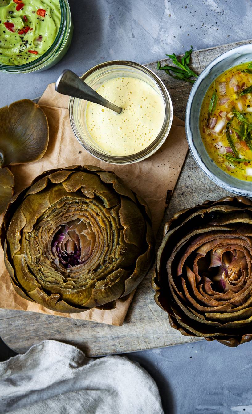 Artischocken mit dreierlei Dips