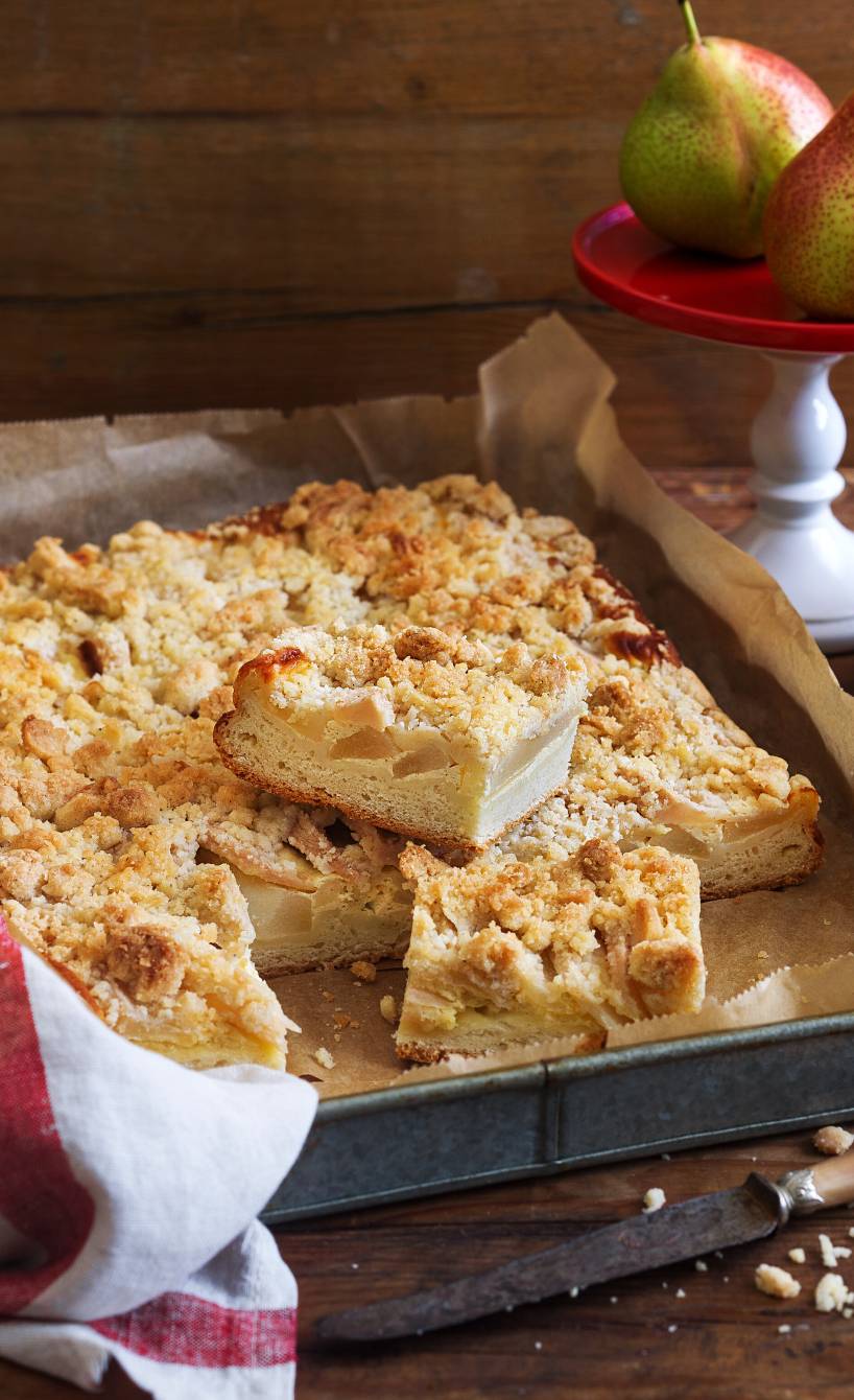 Birnen-Hefekuchen mit Streuseln