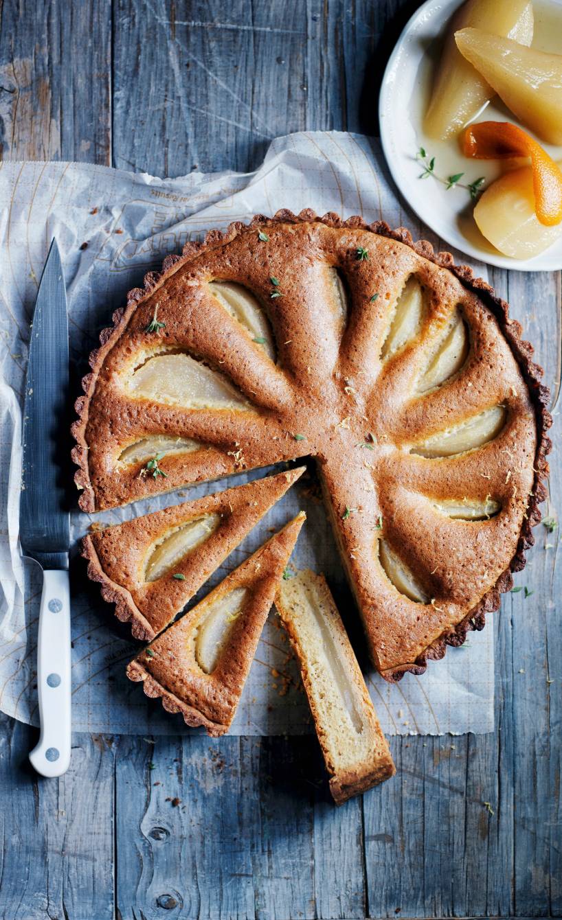 Birnenkuchen mit Haselnüssen und Thymian