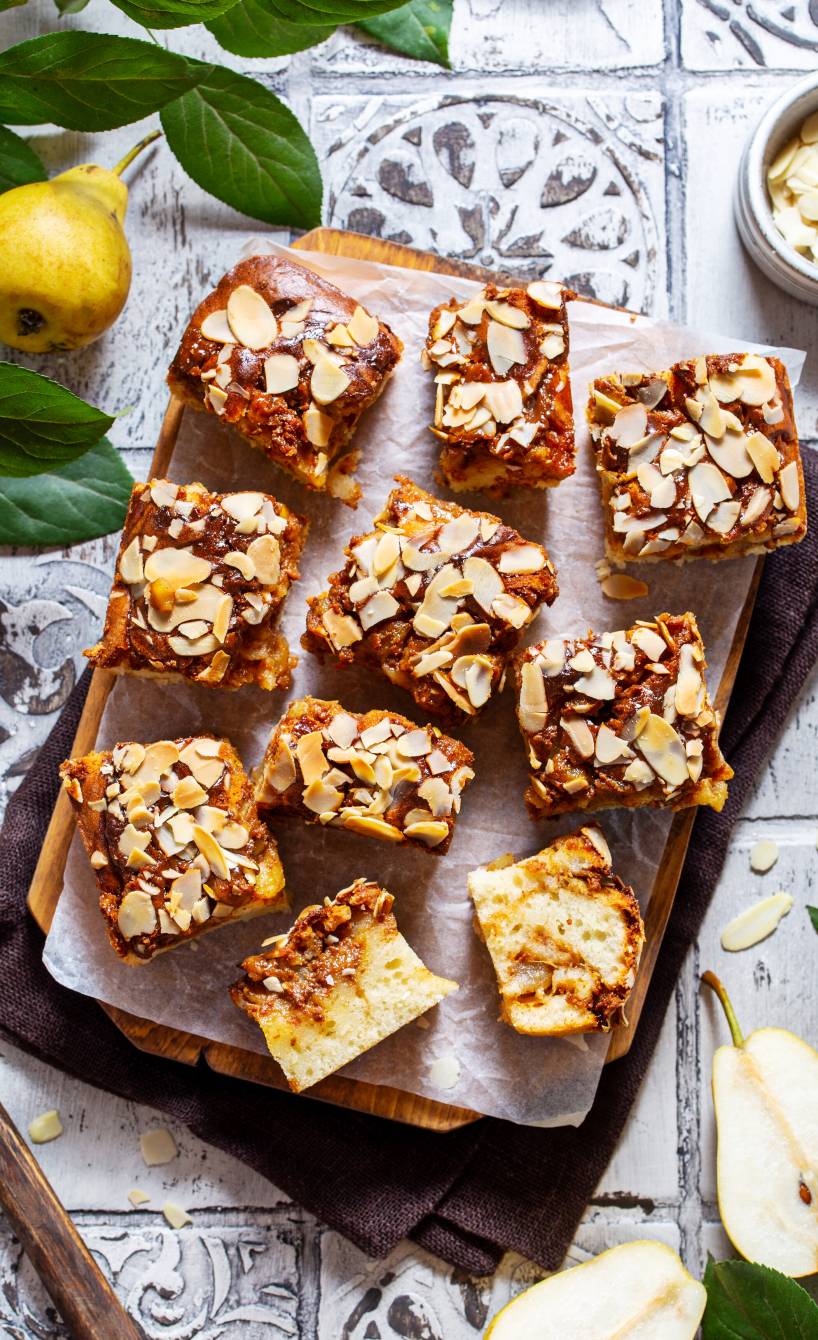 Birnenkuchen mit Karamell und Mandeln
