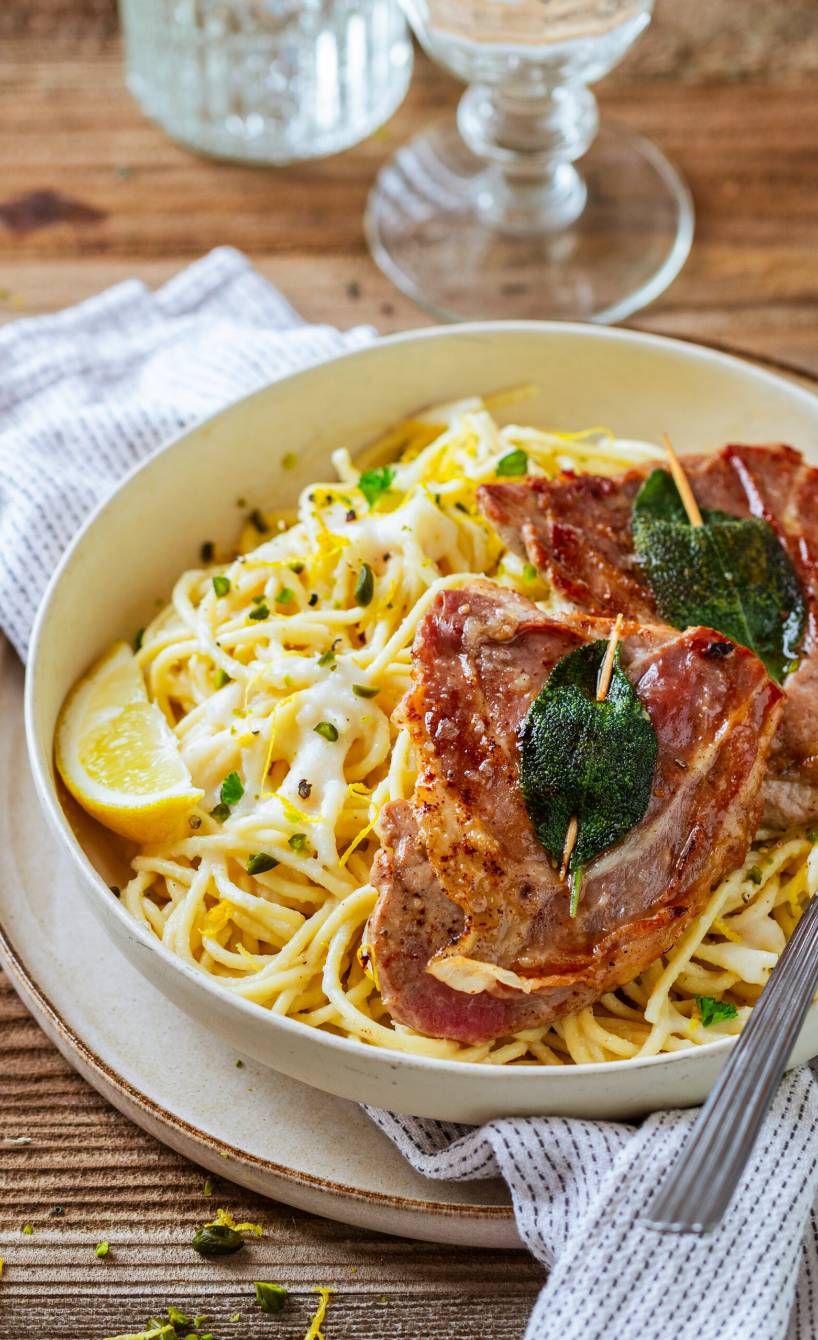 Blumenkohl-Zitronen-Spaghetti mit Saltimbocca