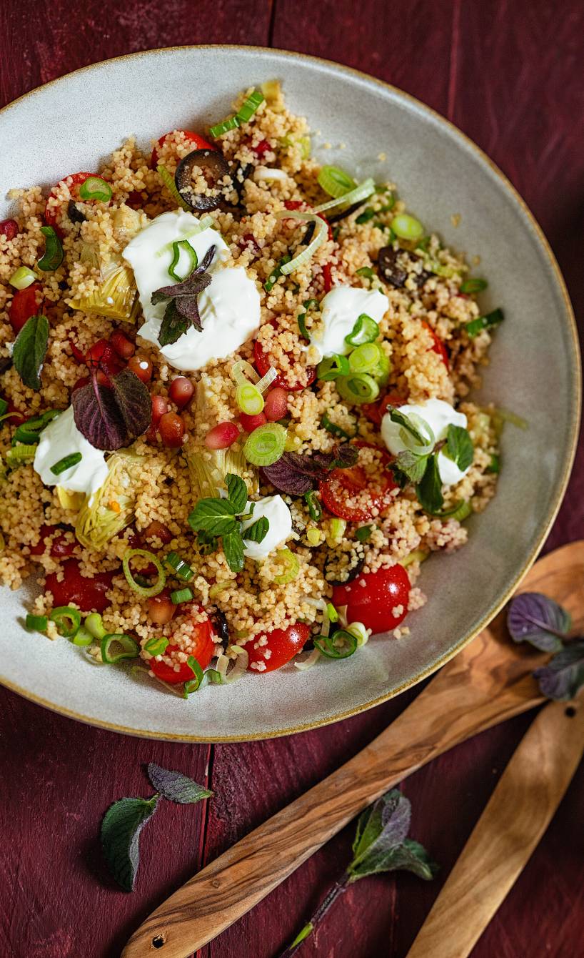 Couscoussalat mit Artischocken und Granatapfel