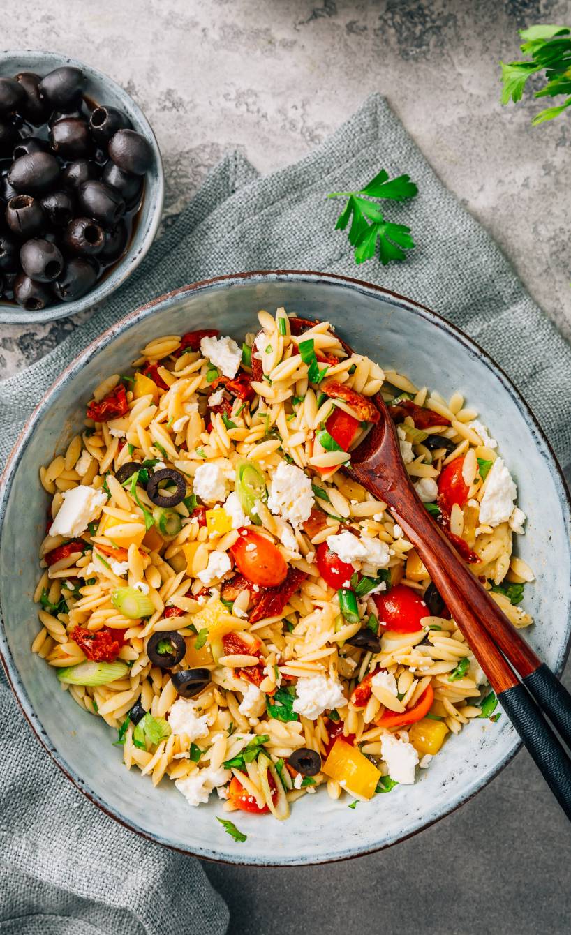 Bunter Paprika-Risoni-Salat