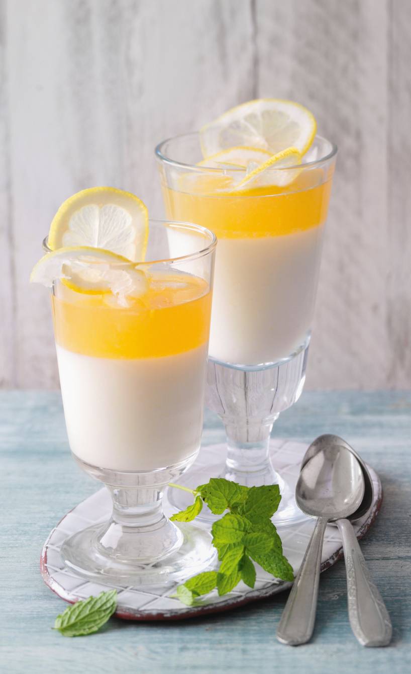 Buttermilch-Pannacotta mit Zitronen-Honig-Spiegel