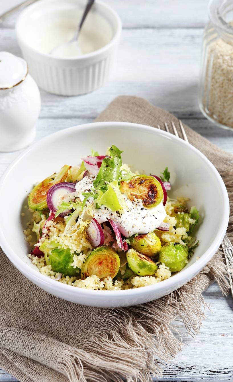 Couscous mit gebratenem Rosenkohl und Zitronencreme