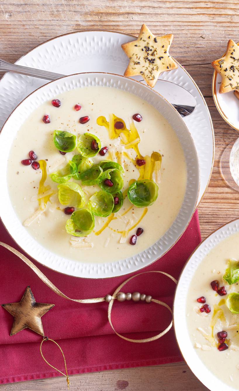 Topinambur-Cremesuppe mit Rosenkohl