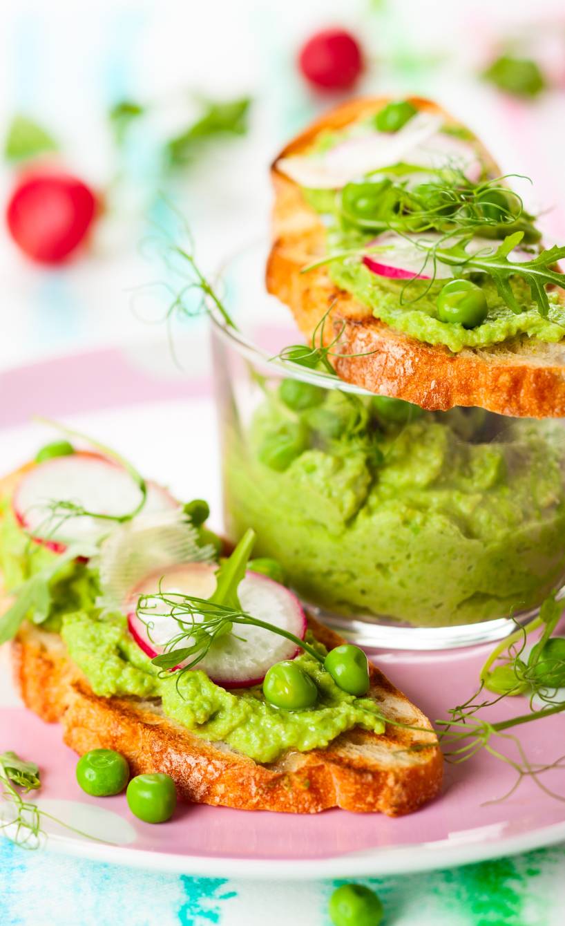 Crostini mit Erbsen-Parmesan-Creme