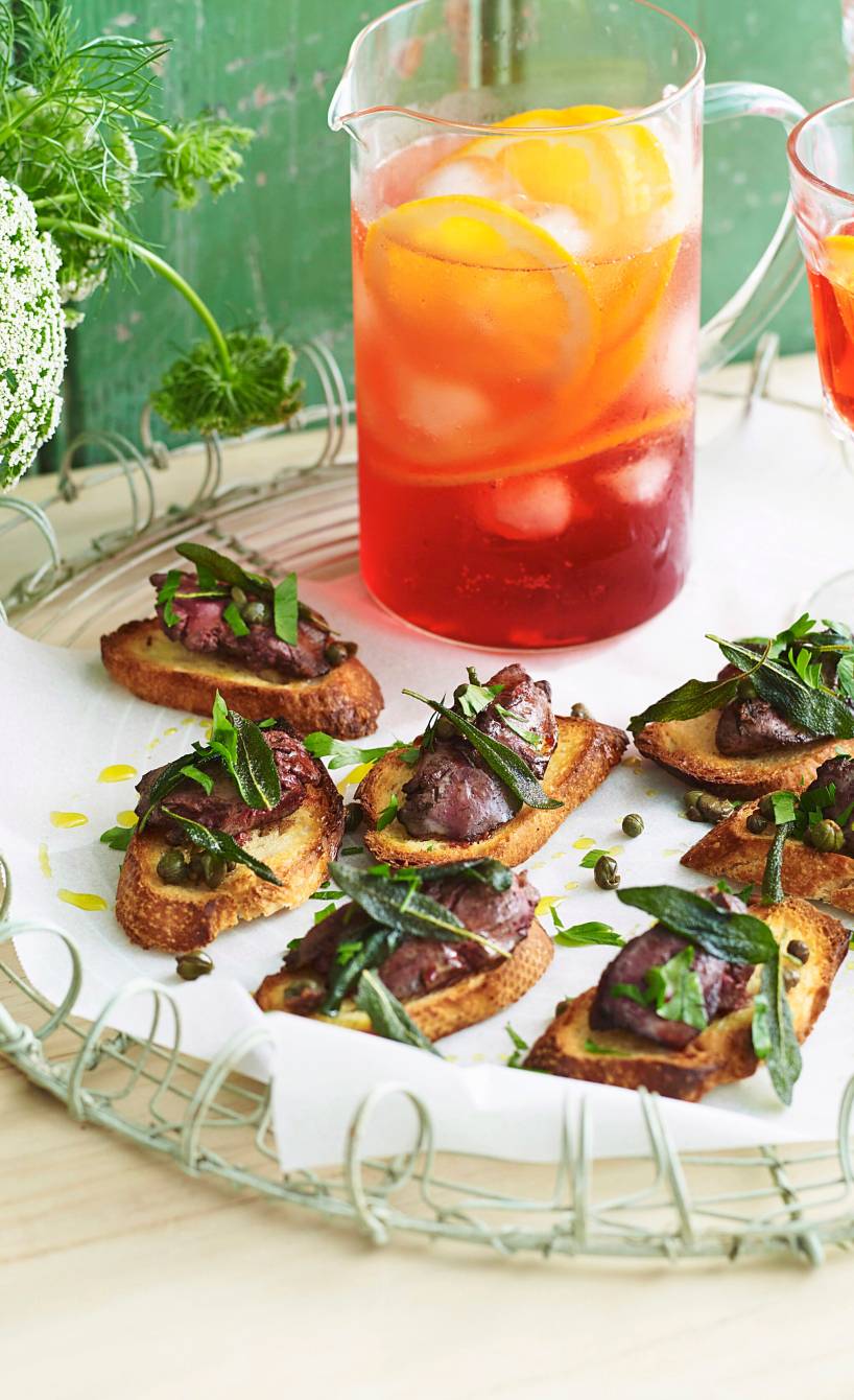 Crostini mit Hähnchenleber, Kapern und Salbei