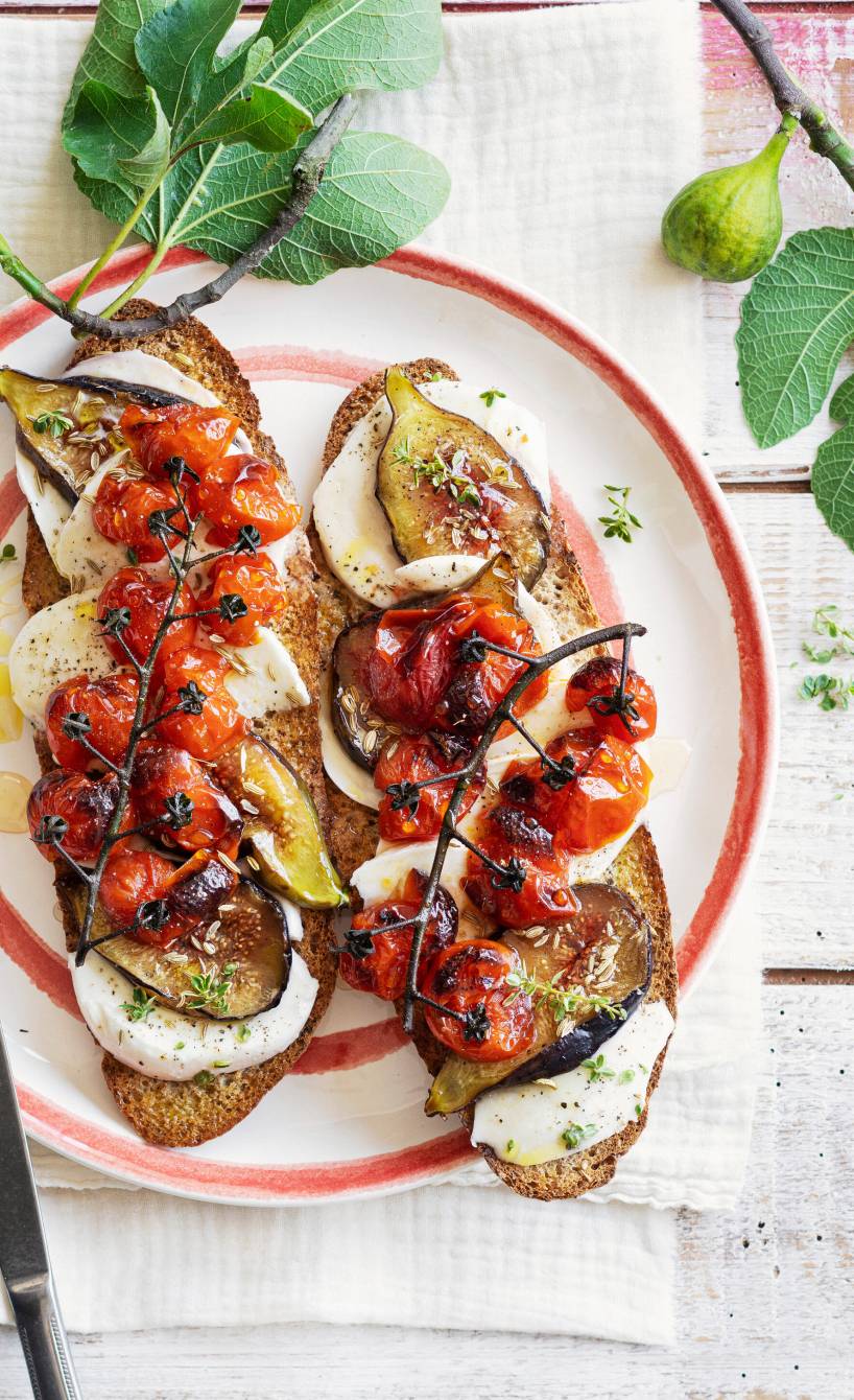 Crostini mit Mozzarella, Feigen und Tomaten | SoIsstItalien