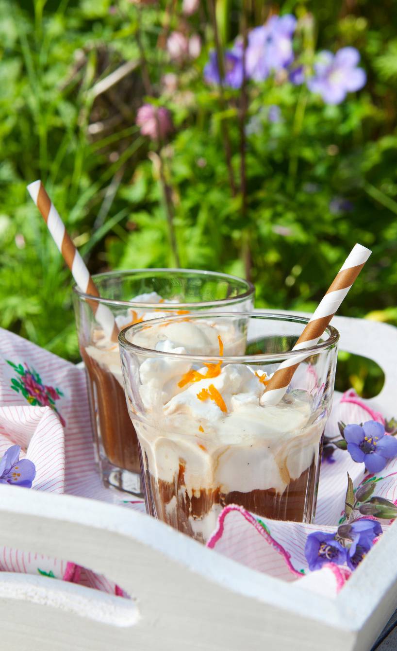 Eiskaffee mit aromatisiertem Vanilleeis