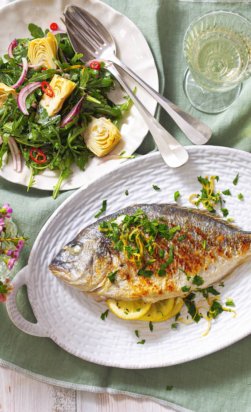 Gegrillte Dorade mit Artischocken-Rucola-Salat