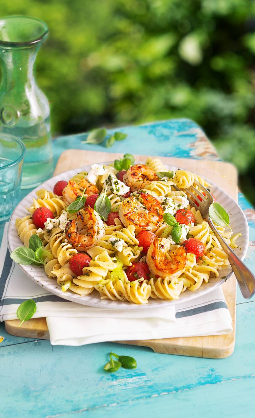 Gegrillte Garnelen auf Fusilloni-Wassermelonen-Salat