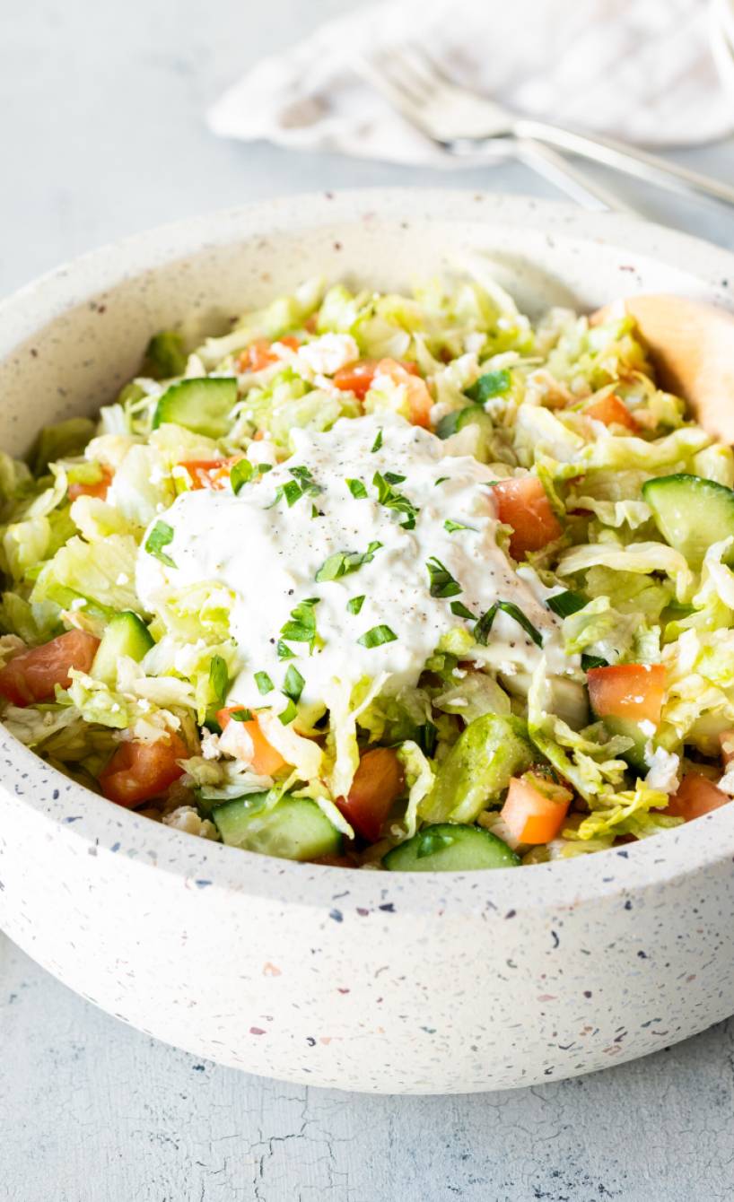 Gemischter Salat mit Joghurtsoße