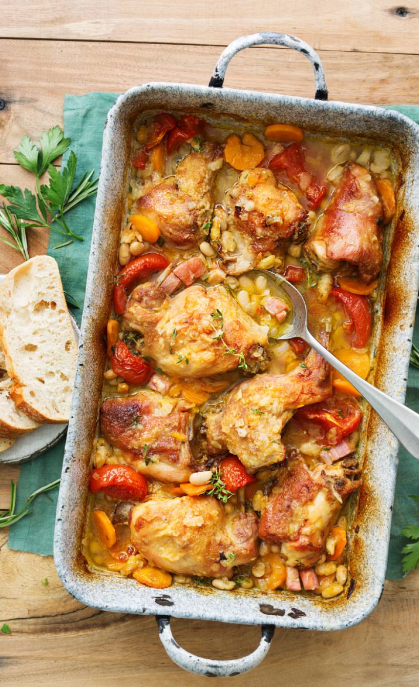 Geschmortes Kaninchen mit Cannellinibohnen, Karotten, Speck und Tomaten