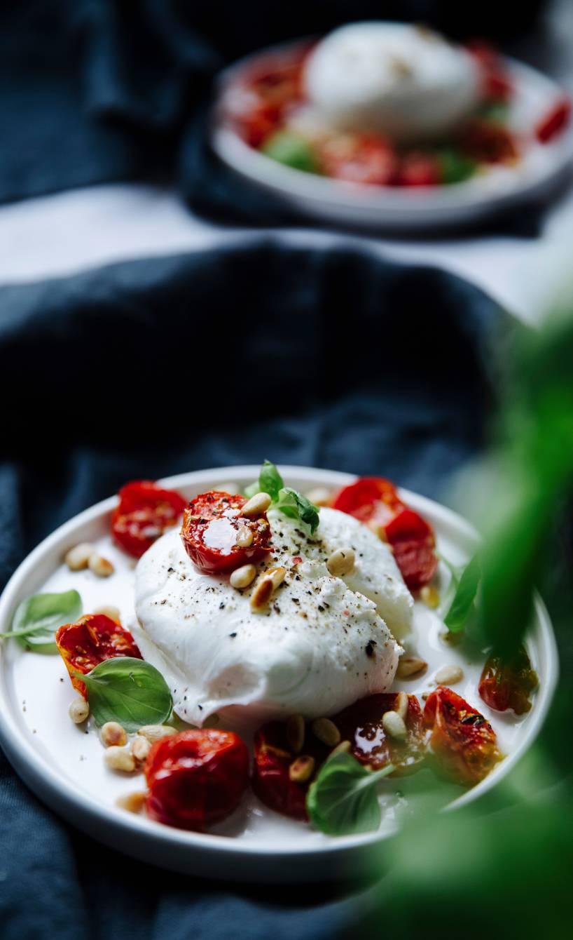 Getrocknete Ofentomaten mit Burrata