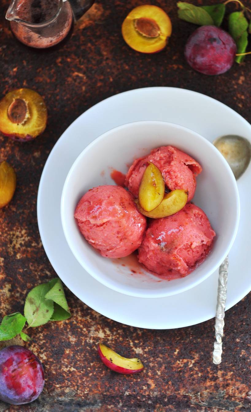 Cremiges Zwetschgeneis