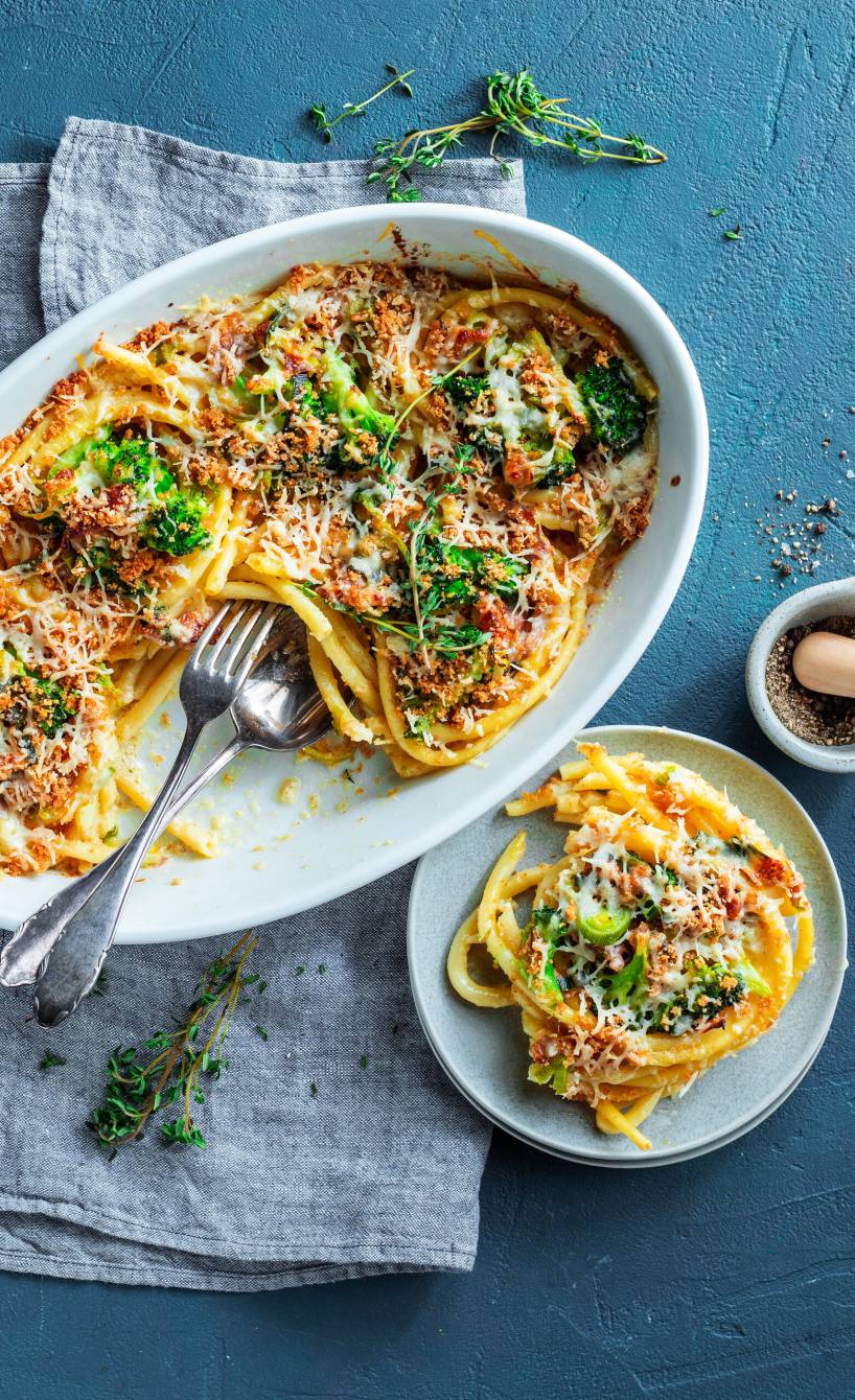 Gratinierte Makkaroninester mit Gemüse-Parmesansoße