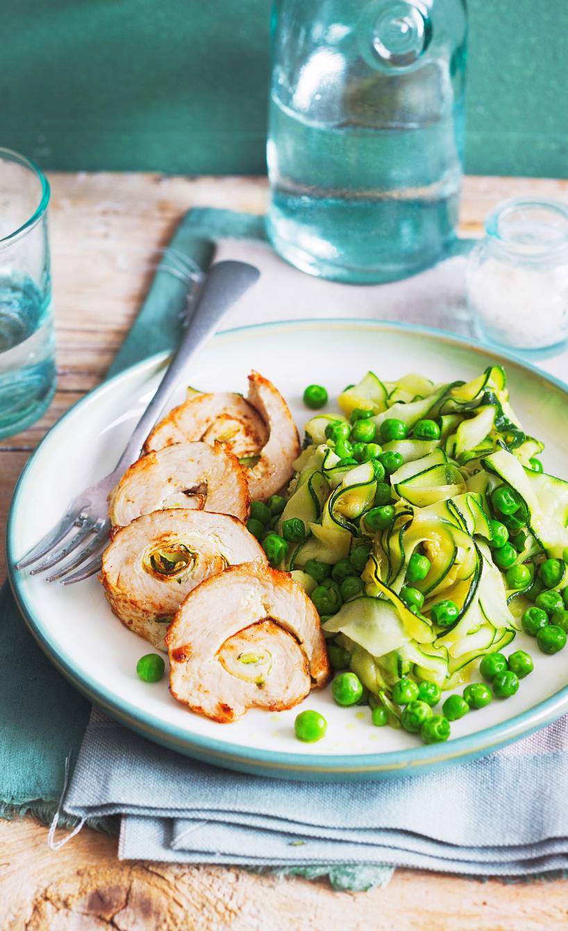 Hähncheninvoltini mit Zucchini und Erbsen