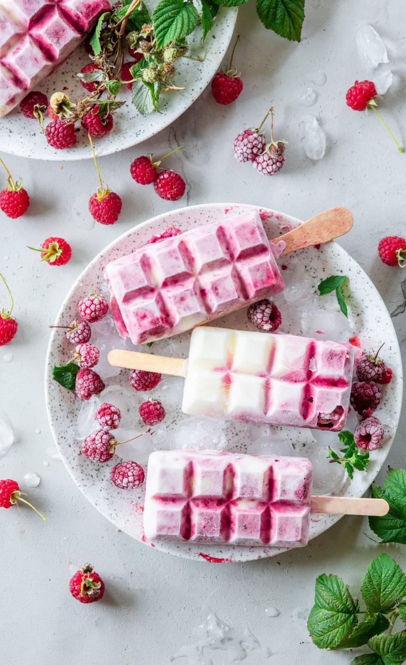 Himbeereis am Stiel mit Joghurt | SoIsstItalien Himbeereis am Stiel mit Joghurt | SoIsstItalien