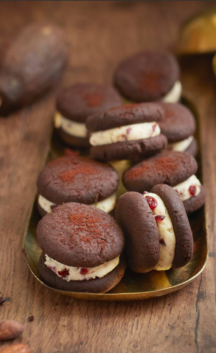 Kakaokekse mit Cranberryfüllung