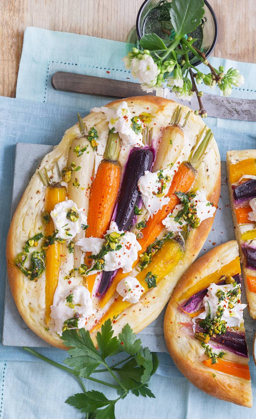 Karottenfladen mit Burrata und Pistazienöl