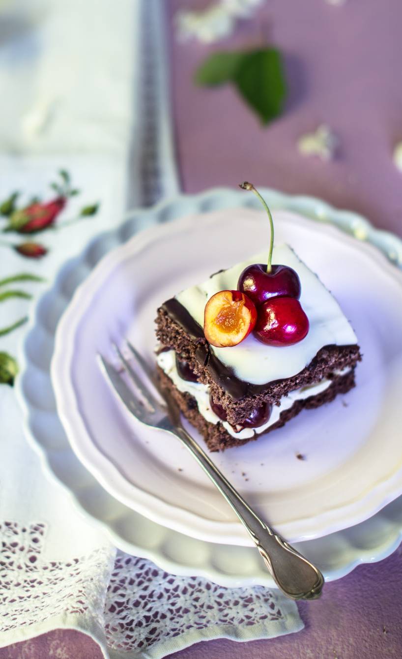 Kirschschichtdessert mit Schokolade
