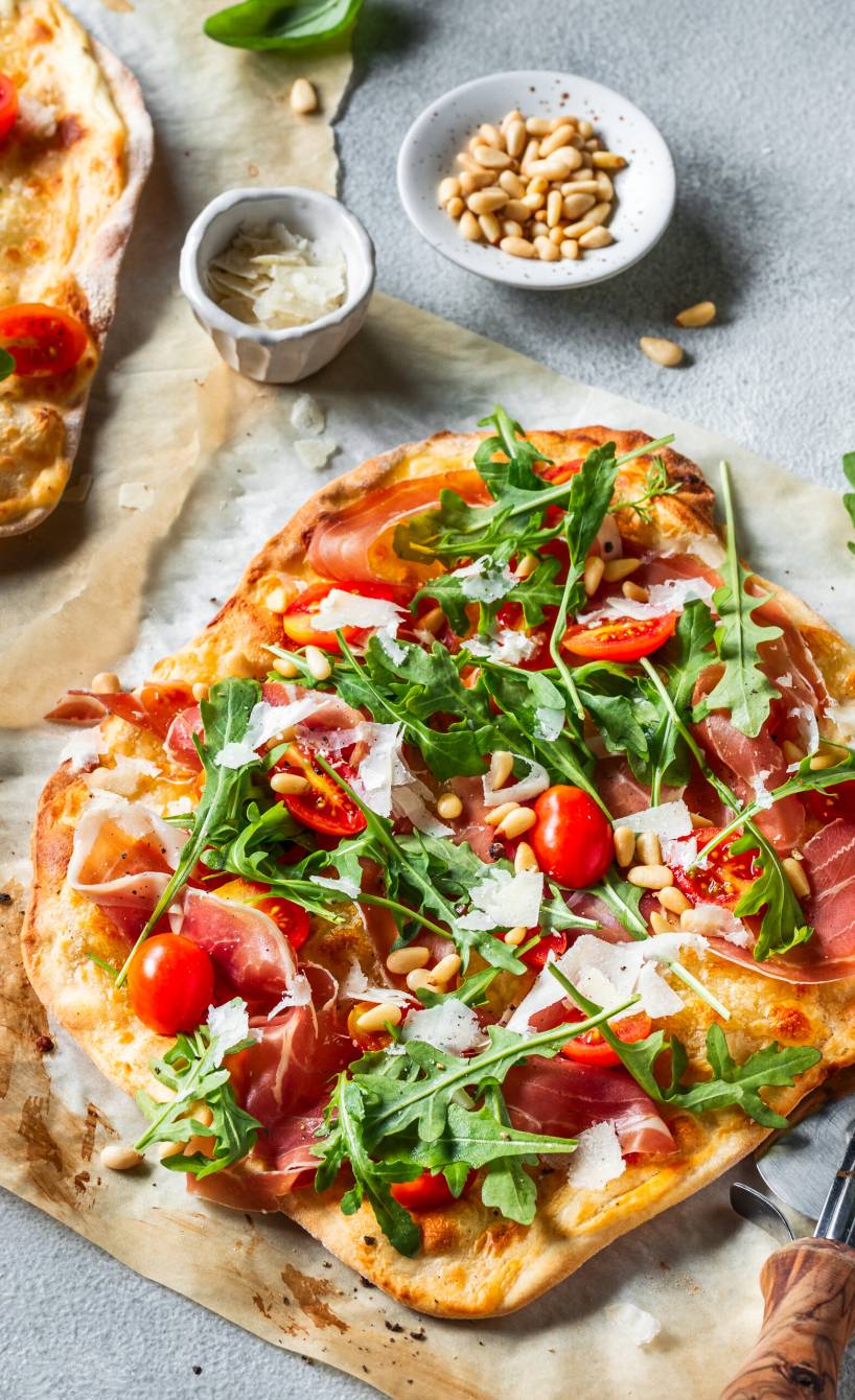 Knusperfladen mit Parmaschinken & Rucola