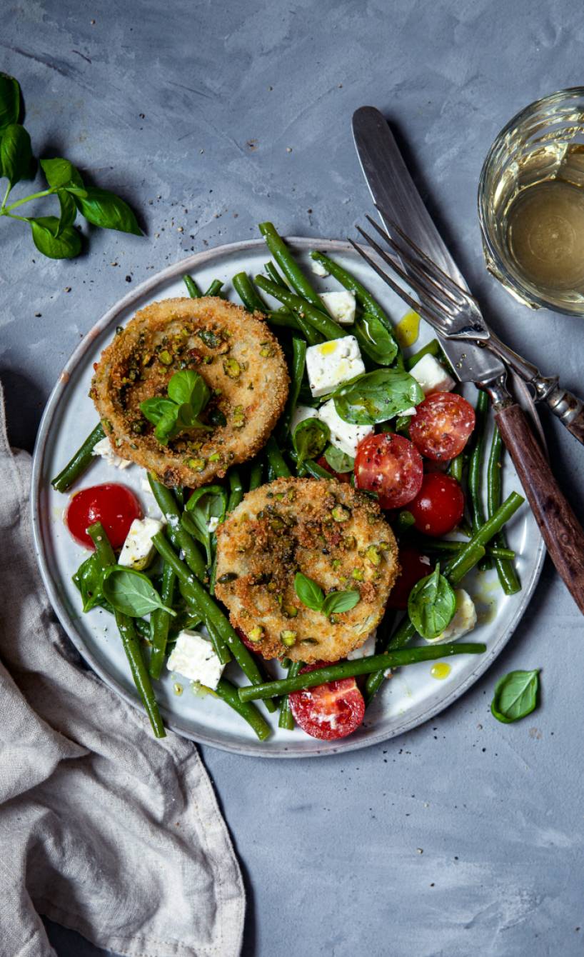 Knusprige Artischockenböden mit Schafskäse-Bohnen-Salat