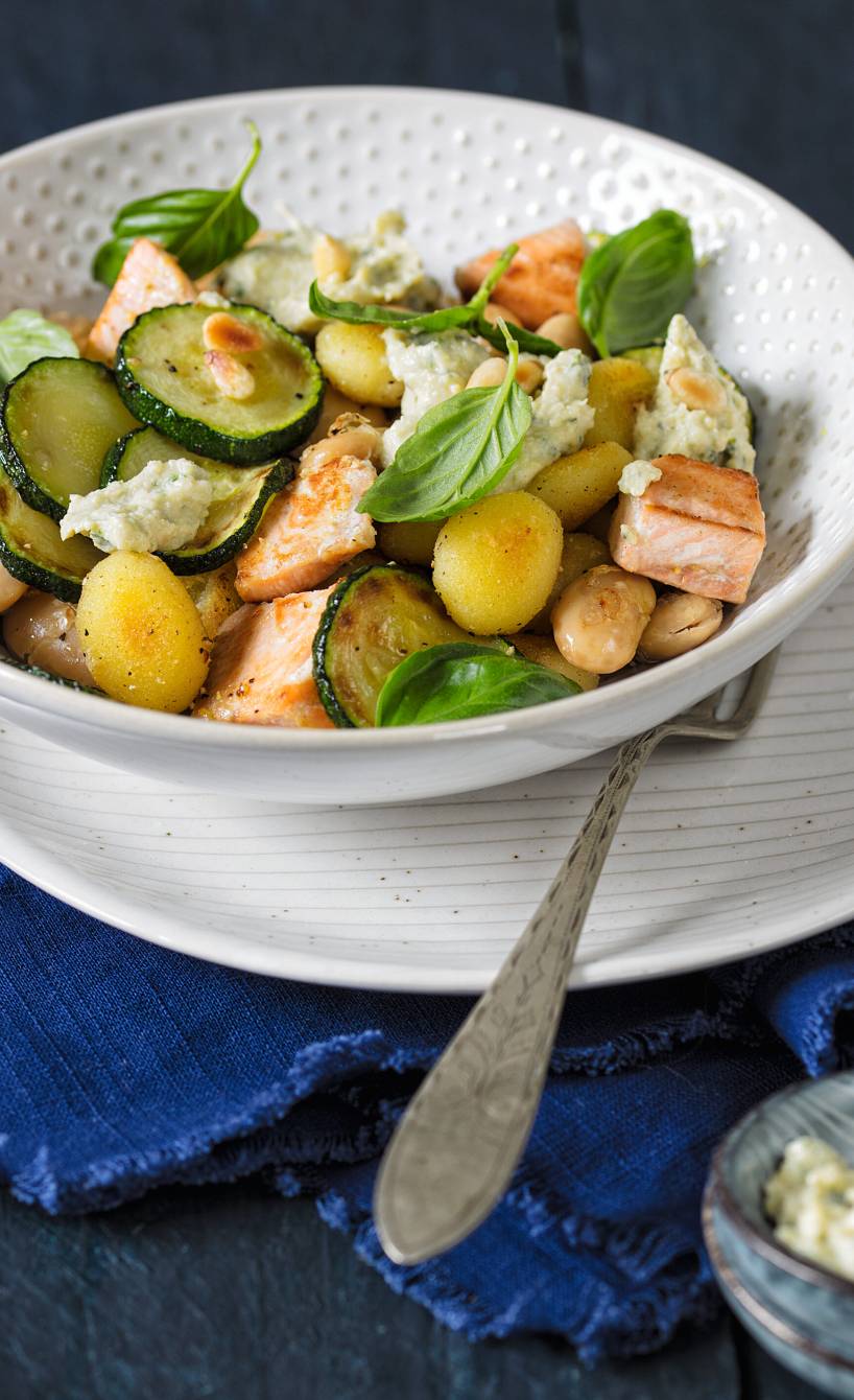 Lachs-Gnocchi mit Artischocken-Pesto