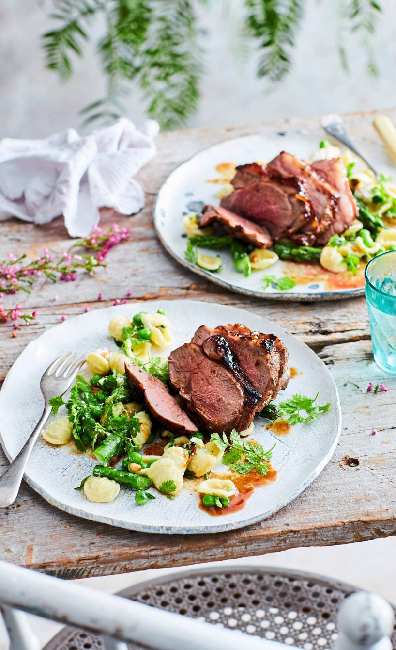 Lammkeule mit Orecchiette-Spargel-Salat