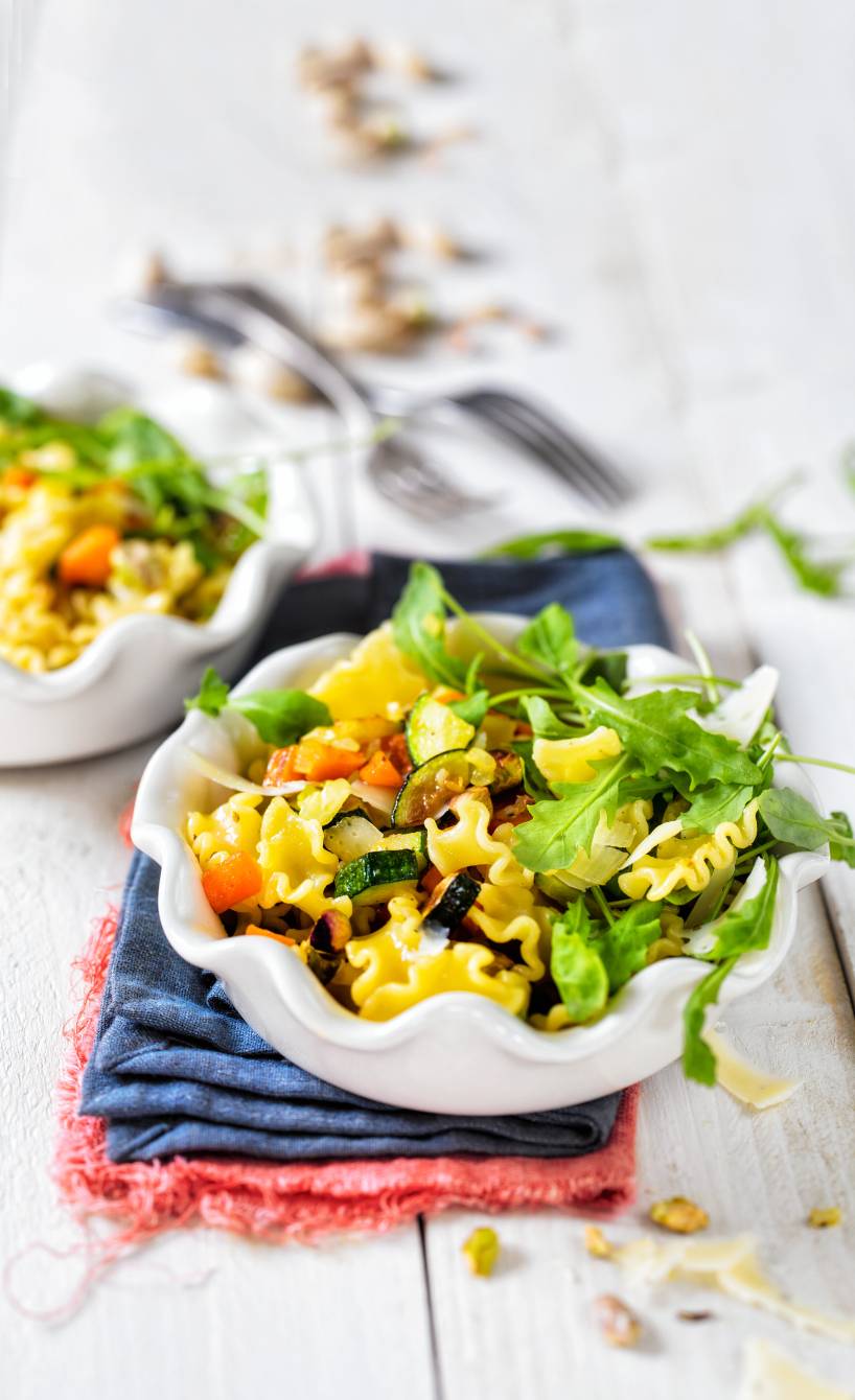 Lauwarmer Nudelsalat mit Zucchini und Pistazien | SoIsstItalien