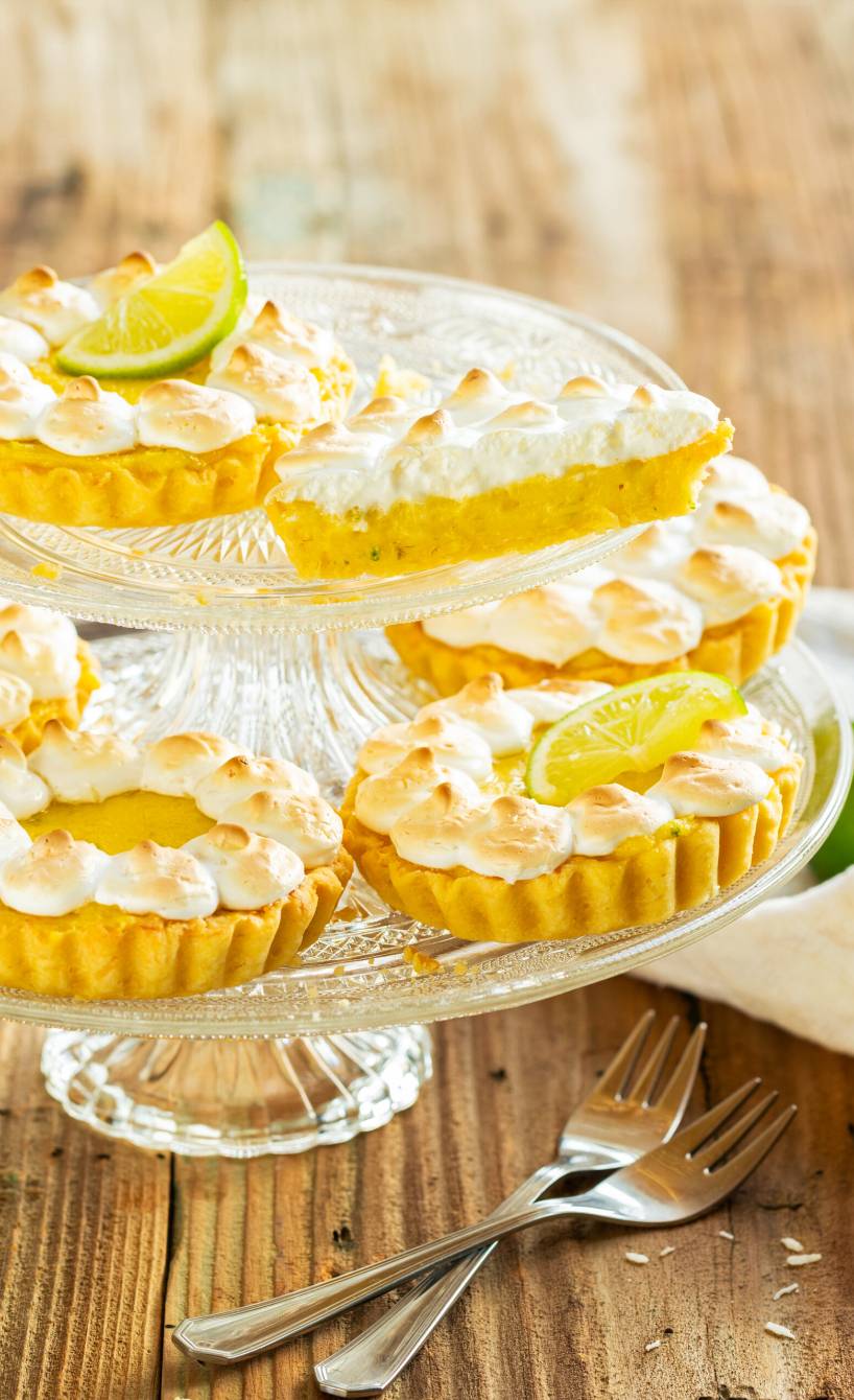 Limetten-Kokos-Tartelettes mit Baiserhaube