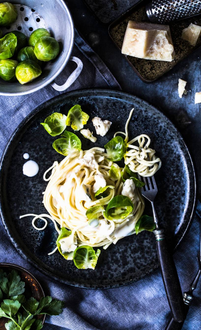 Linguine mit Rosenkohl und Gorgonzolasoße