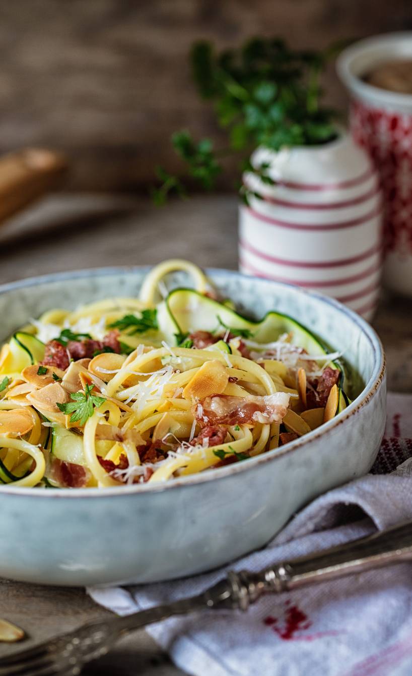 Linguine mit Salsiccia-Carbonara
