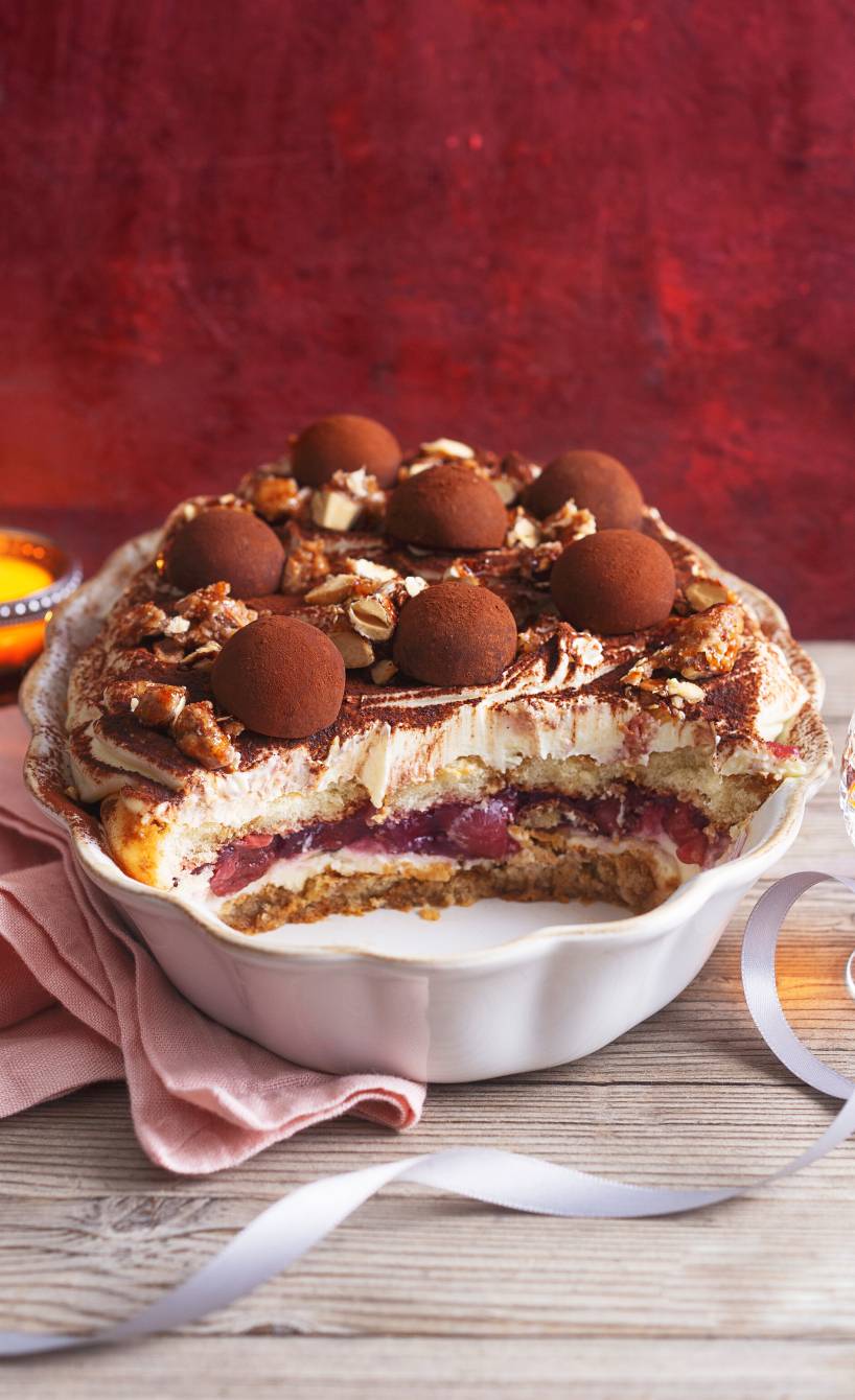 Marzipan-Kirsch-Tiramisu mit gebrannten Mandeln