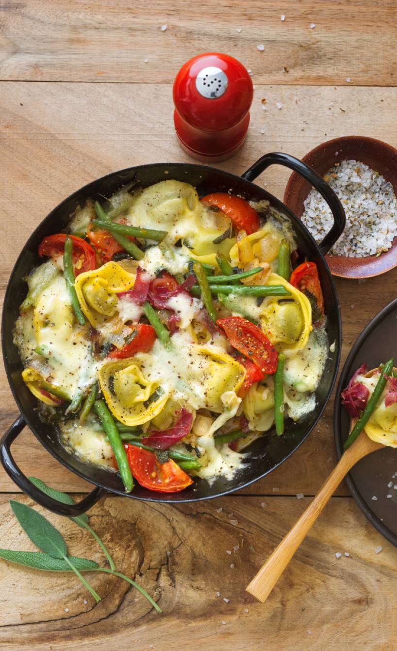 Gratinierte Tortellini mit grünen Bohnen, Bresaola und Tomaten ... Gratinierte Tortellini mit grünen Bohnen, Bresaola und Tomaten ...