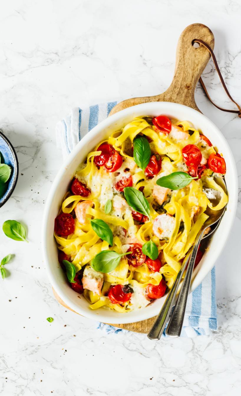 Nudelauflauf mit Lachs und Kirschtomaten