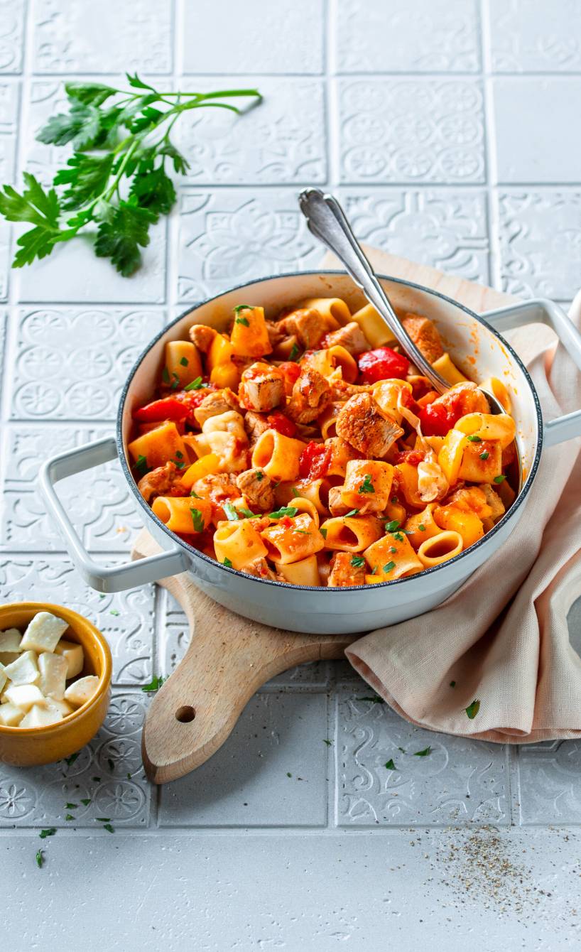 Einfaches One-Pot-Pasta mit Hähnchen und Paprika | SoIsstItalien