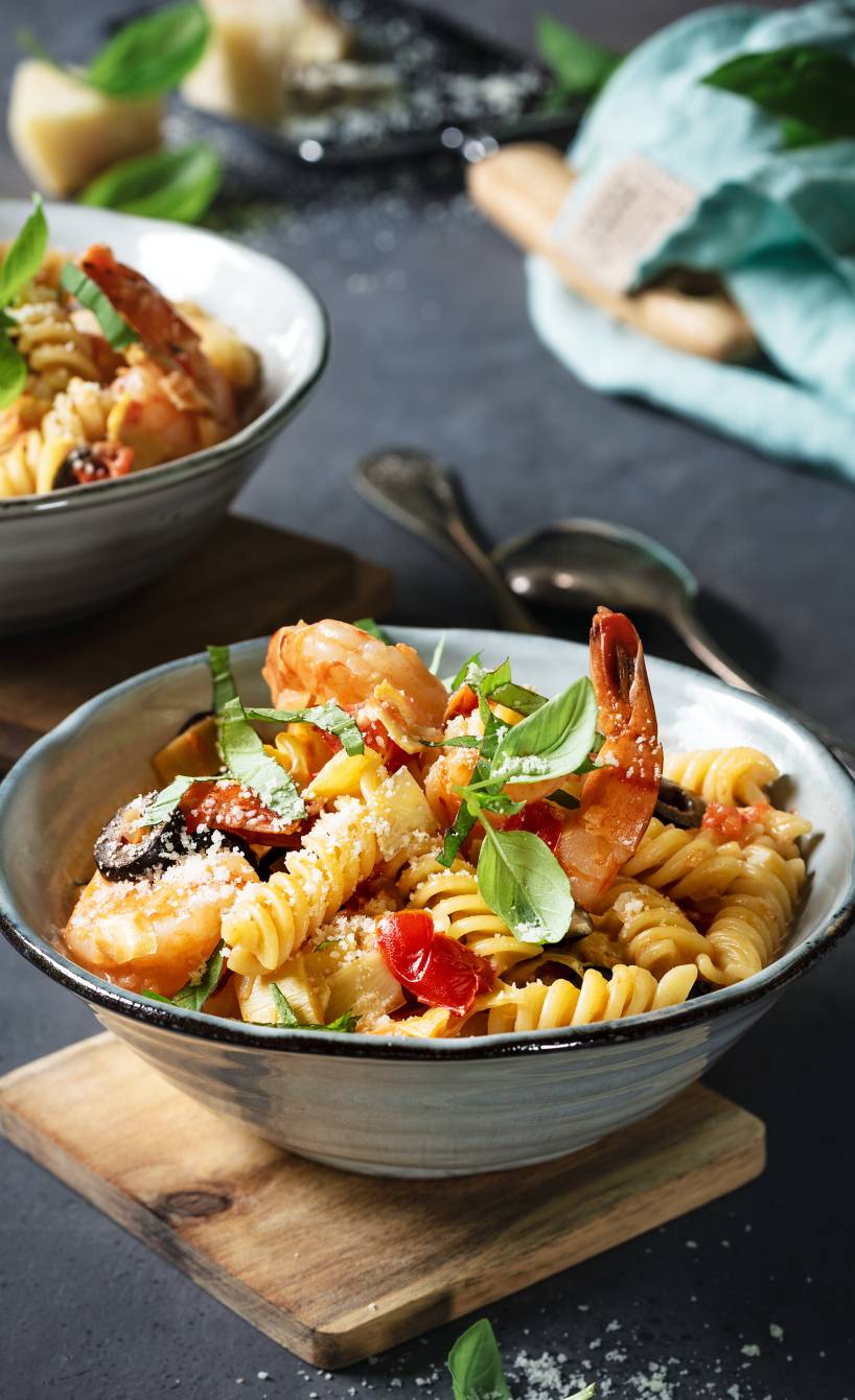 One-Pot-Pasta mit Garnelen, Artischocken und Oliven