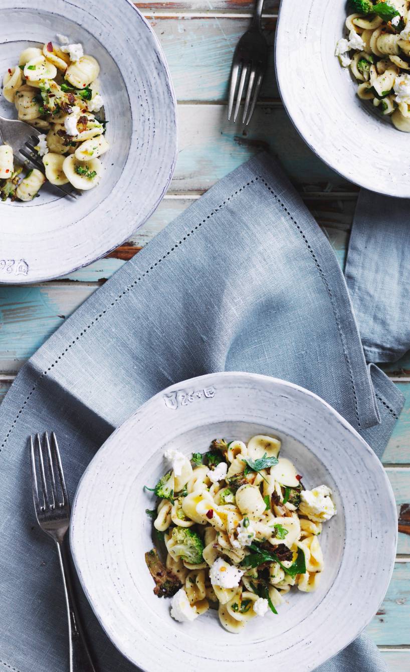 Orecchiette mit Brokkoli, Sardellen und selbst gemachtem Ricotta
