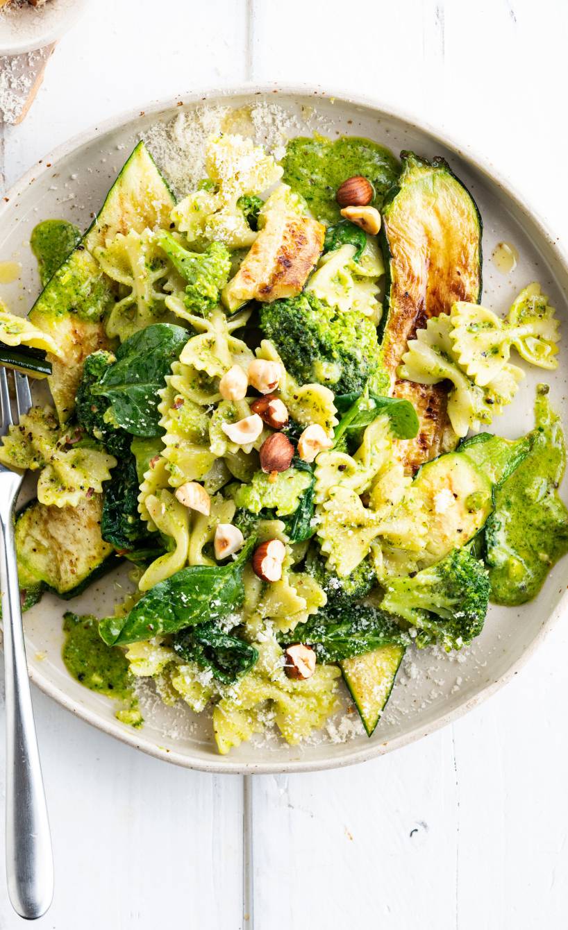 Pesto-Farfalle mit gegrillter Zucchini